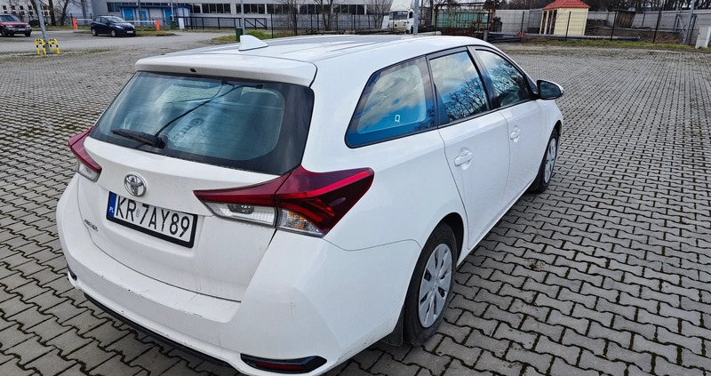 Toyota Auris cena 34000 przebieg: 202000, rok produkcji 2017 z Kraków małe 154